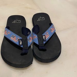 Vineyard Vines size 2 boys flip flops